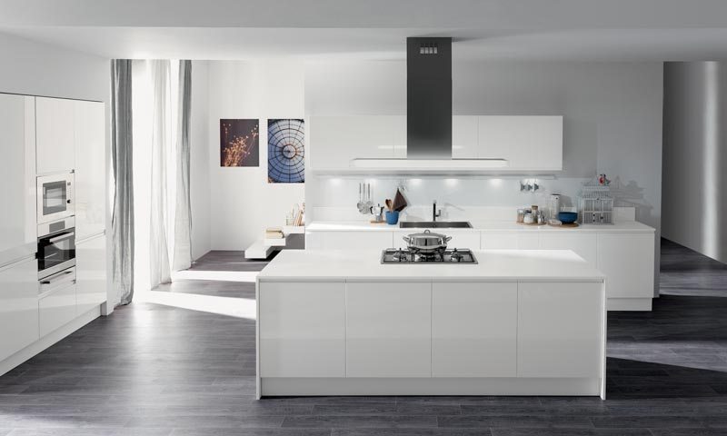 Modern Hickory Cabinets: Bold Character for Distinctive Kitchens