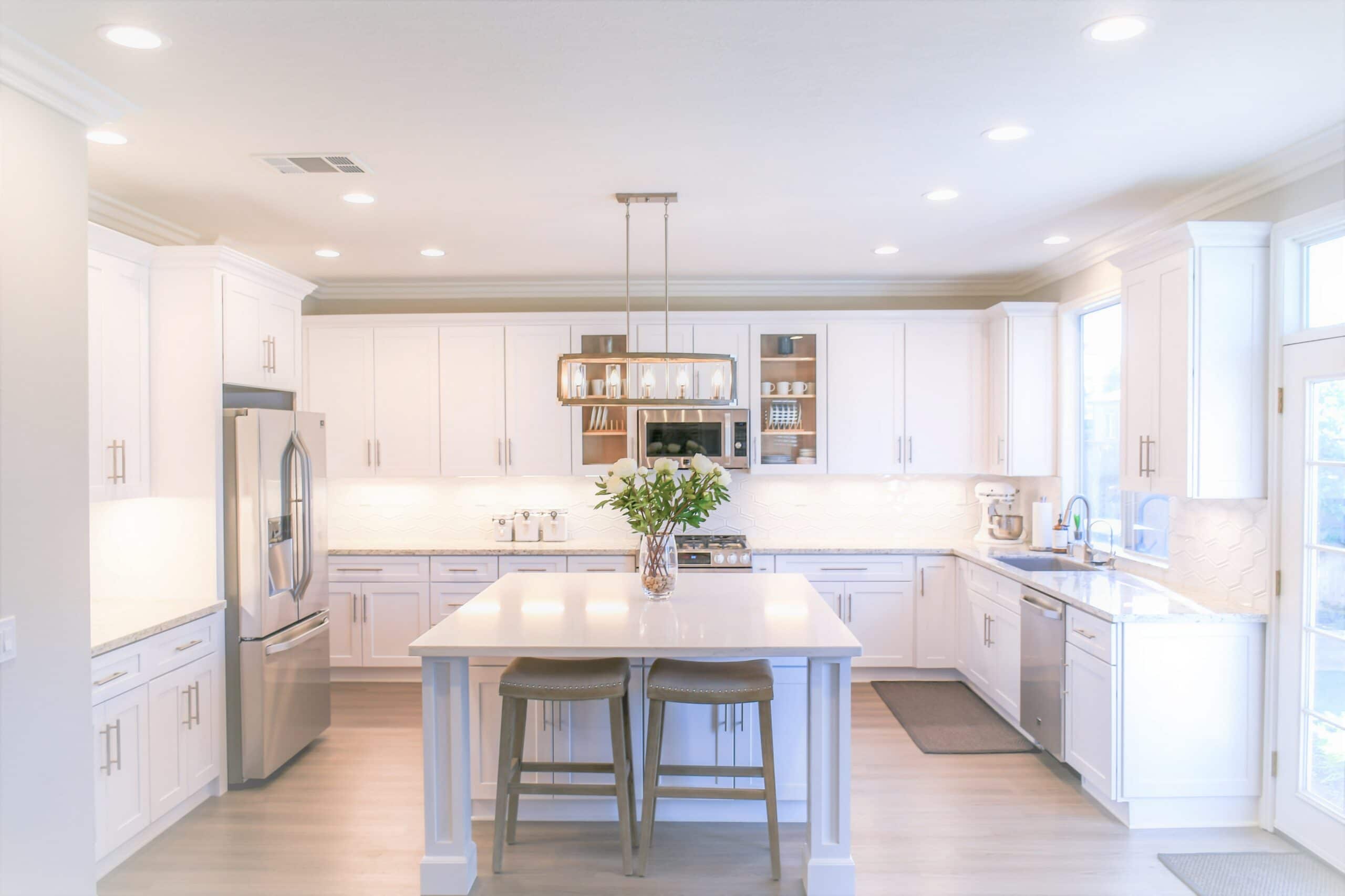 Contemporary High Gloss Kitchen Cabinets: Transform Your Space with Sleek Style and Lasting Performance